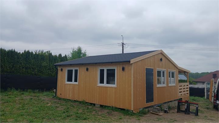 Niewielki domek z wejściem bocznym - realizacja Pan Domek