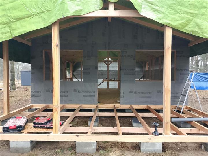 Prace przy elewacji i zadaszonym tarasie - realizacja Pan Domek