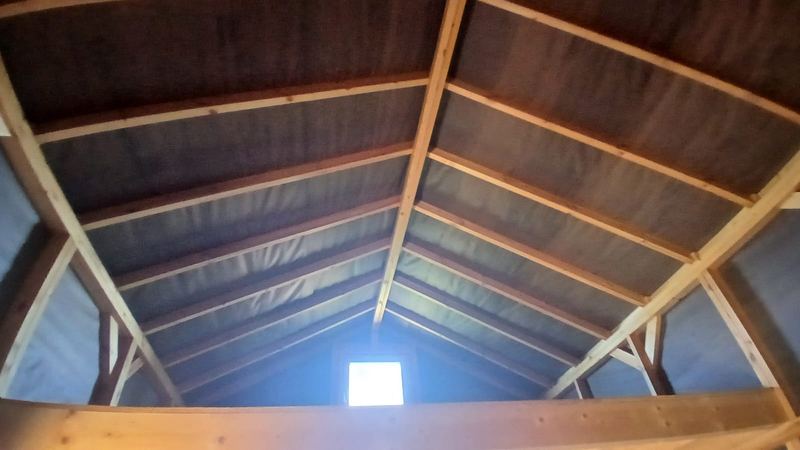 Konstrukcja dachu domku widziana od wnętrza - realizacja Pan Domek