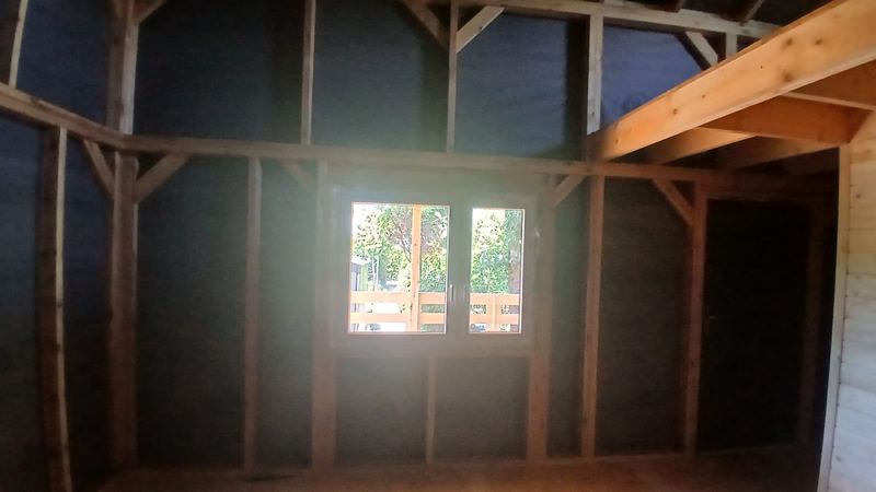 Szkielet ścian domku widziany od wewnątrz - realizacja Pan Domek