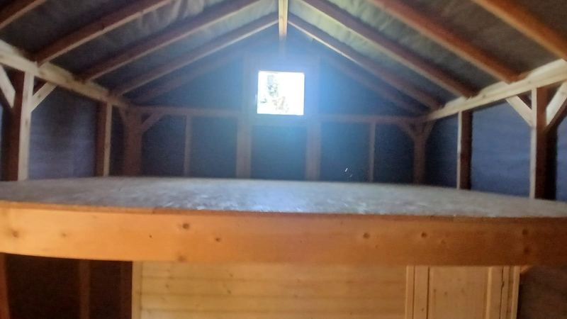 Antresola domku podczas prac montażowych - realizacja Pan Domek