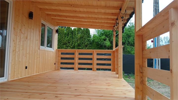 Narożnik tarasu z balustradą - realizacja Pan Domek