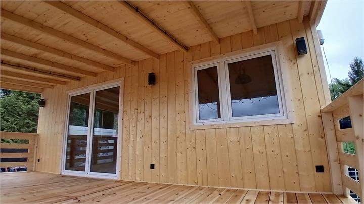 Taras przy oknach i wejściu - realizacja Pan Domek