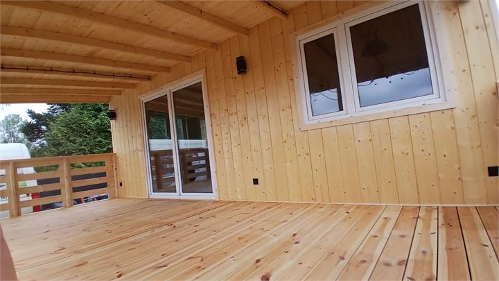 Przestrzeń wypoczynkowa pod zadaszeniem - realizacja Pan Domek