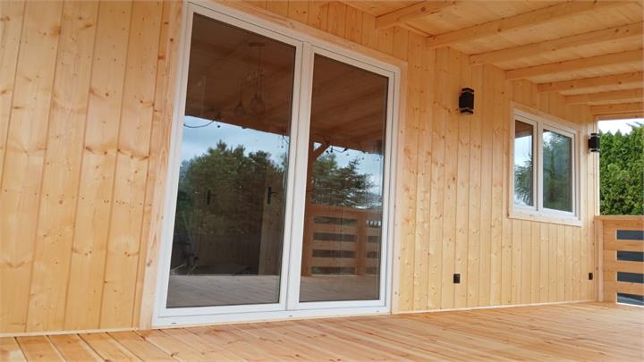 Taras przy przesuwnej stolarce - realizacja Pan Domek