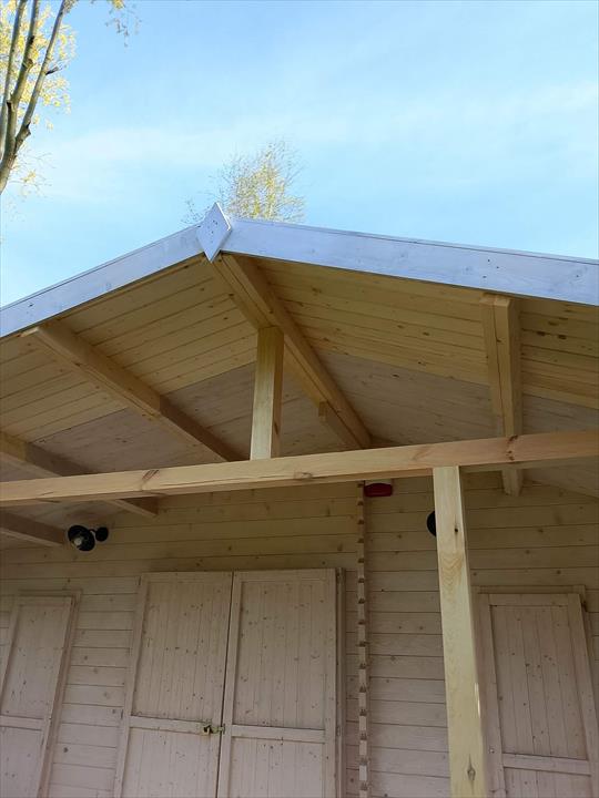 Konstrukcja zadaszenia nad wejściem - realizacja Pan Domek